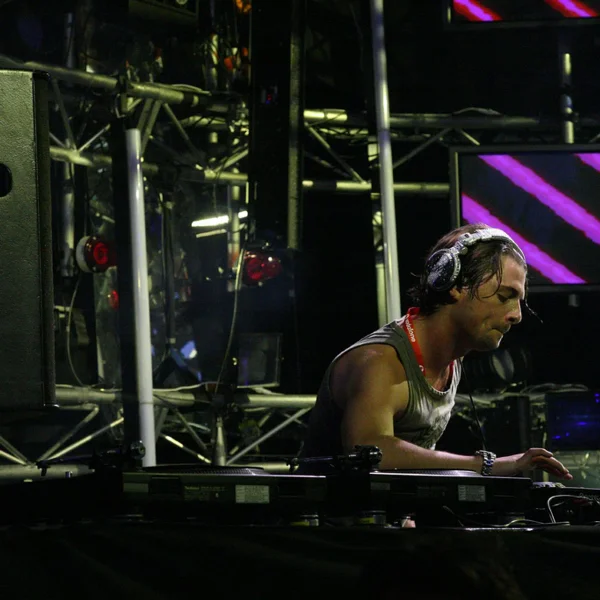 Axwell