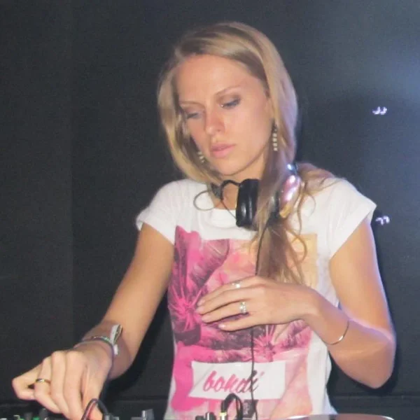 Nora en Pure